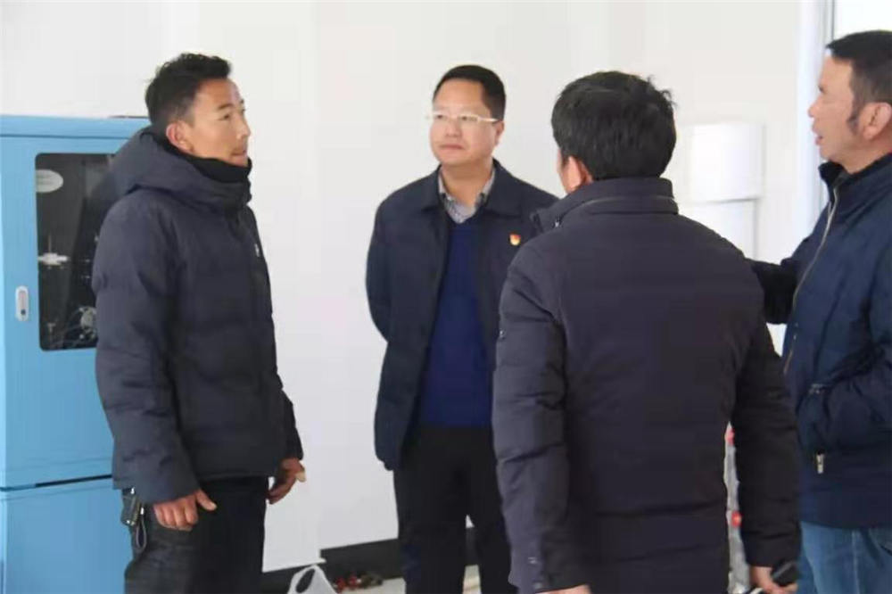 吉隆縣縣委副書記、縣長胡紅等領(lǐng)導(dǎo)班子進(jìn)行檢查和指導(dǎo)工作